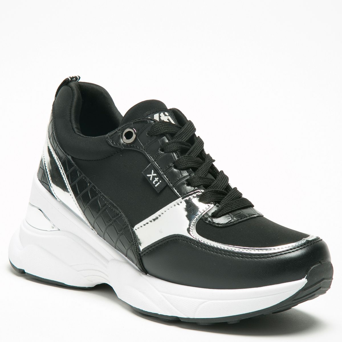 XTI - Zapatilla Urbana Mujer Negra