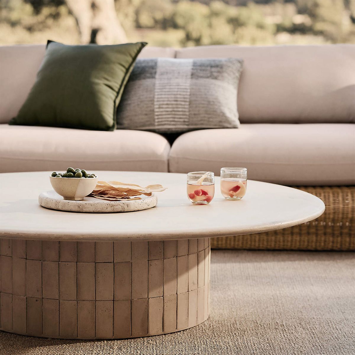 CRATE & BARREL - Mesa Ipanema Ext Crate & Barrel