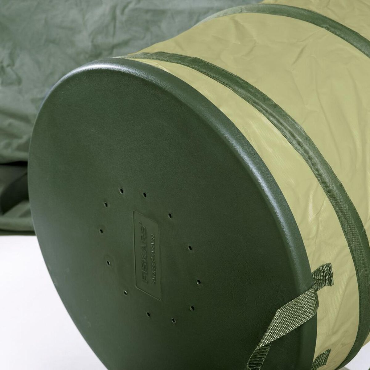 FISKARS - Contenedor de jardín multiuso HardShell® 113Lts FISKARS