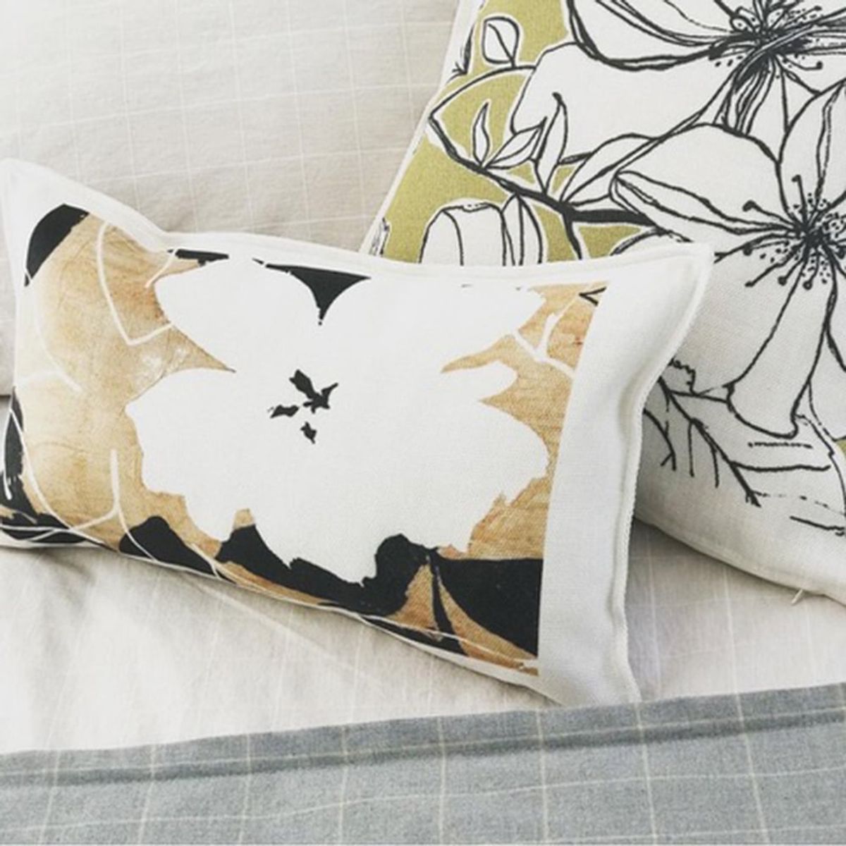 TUYO PRINT - Cojín Flores en Arena  50X30