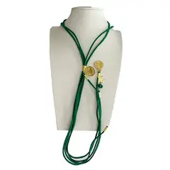 GAB JOYAS - Collar gamuza verde acc. baño oro amarillo