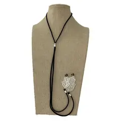 GAB JOYAS - Collar gamuza doble colgante hamsa