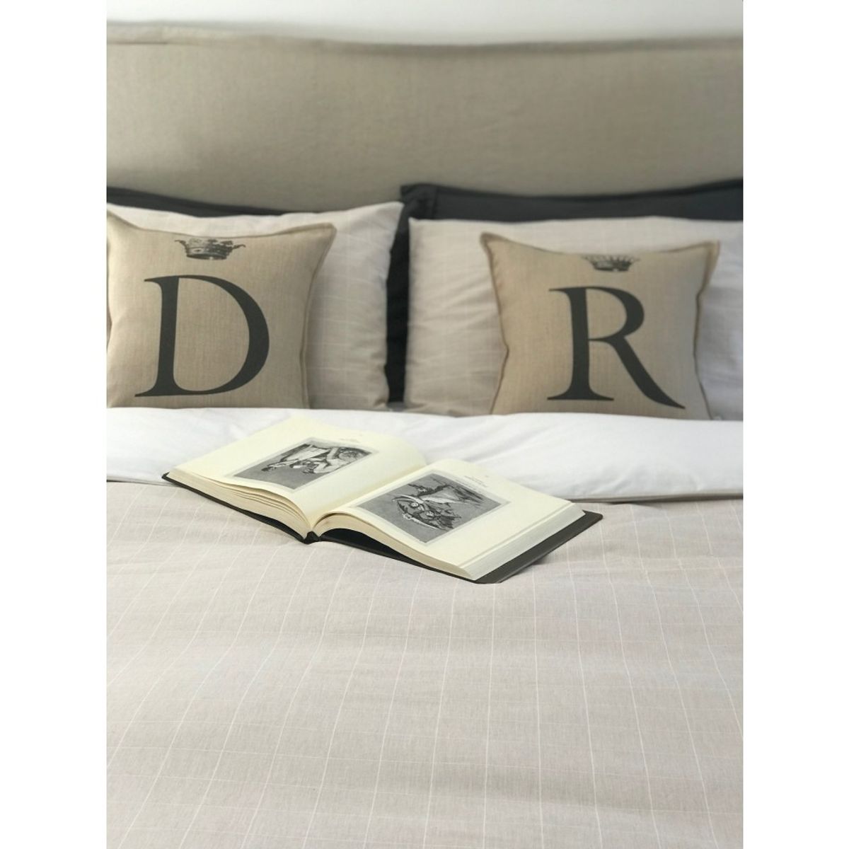 TUYO PRINT - Cojín linet corona arena V - 45x45