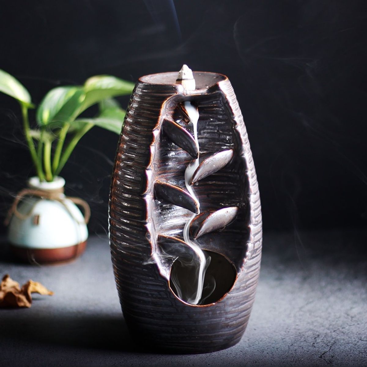 GENERICO - Cascada de Incienso Montaña de Cerámica Gris