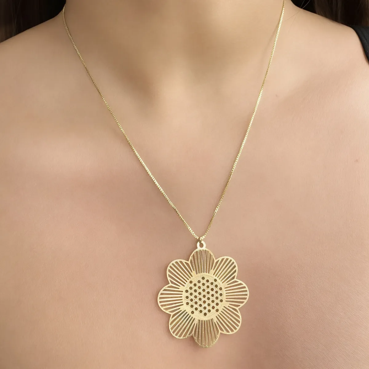 COGGIOLA - Collar Flor Enchapado Oro 18K