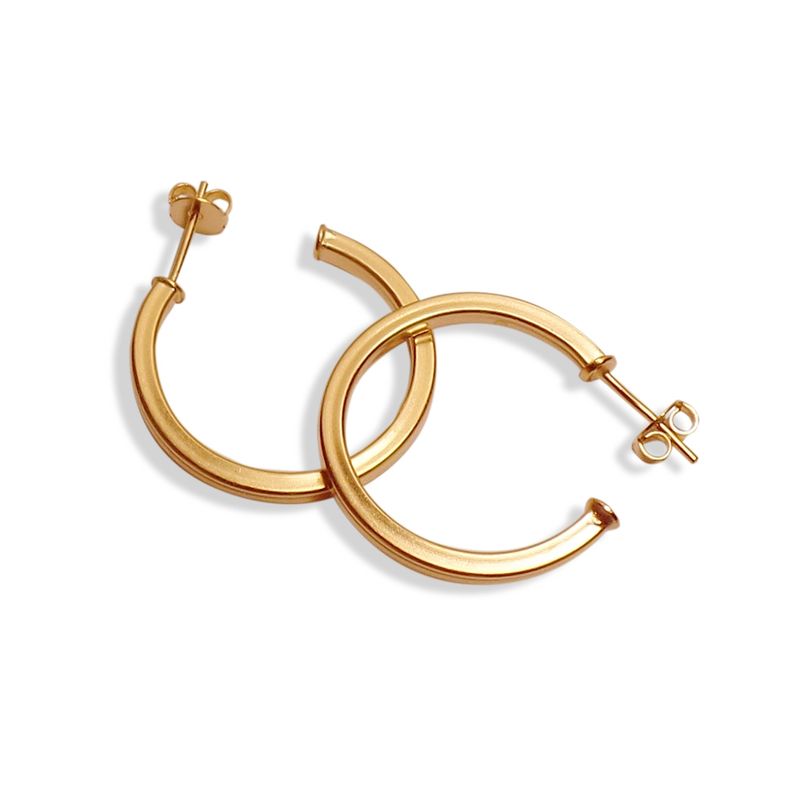 ANDREA COGGIOLA JOYAS - Aros Argolla Cuadrada 27mm Enchapado Oro 18K