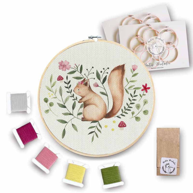 MARTIN BORDADOR - Kit de Bordado Ardilla Con Flores.