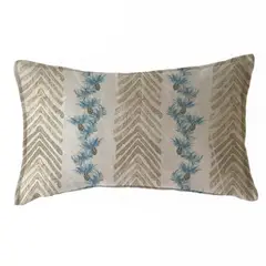 MARGARITA SCHEEL BY CASA ALVARINHO - FUNDA COJÍN MARISA ESPIGAS Y FLOR AZUL 50X30…