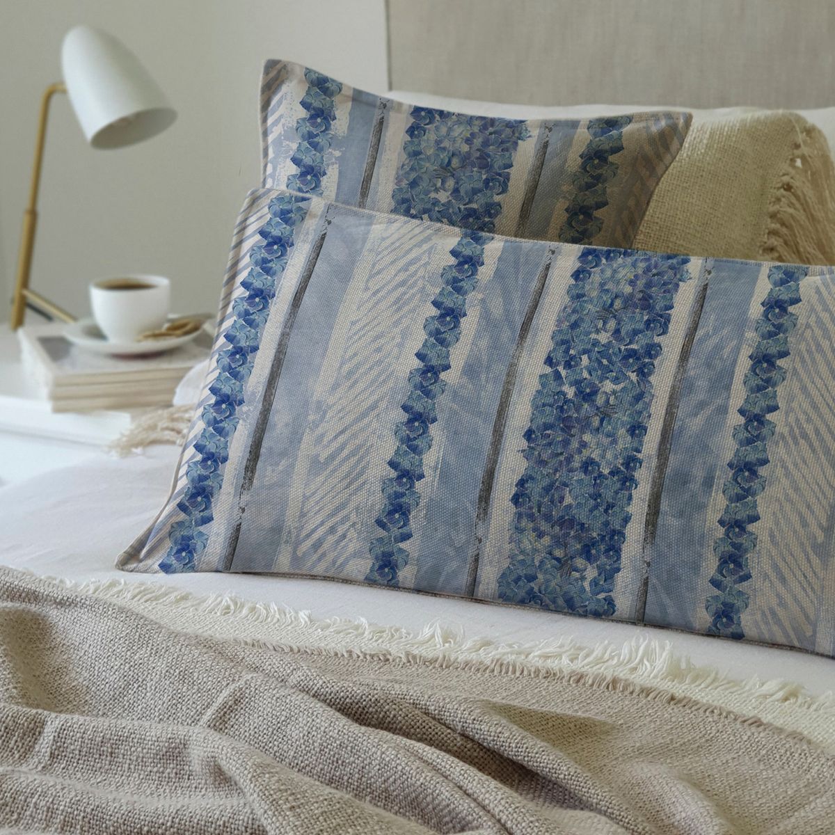 MARGARITA SCHEEL BY CASA ALVARINHO - COJÍN MARISA HORTENSIAS XL