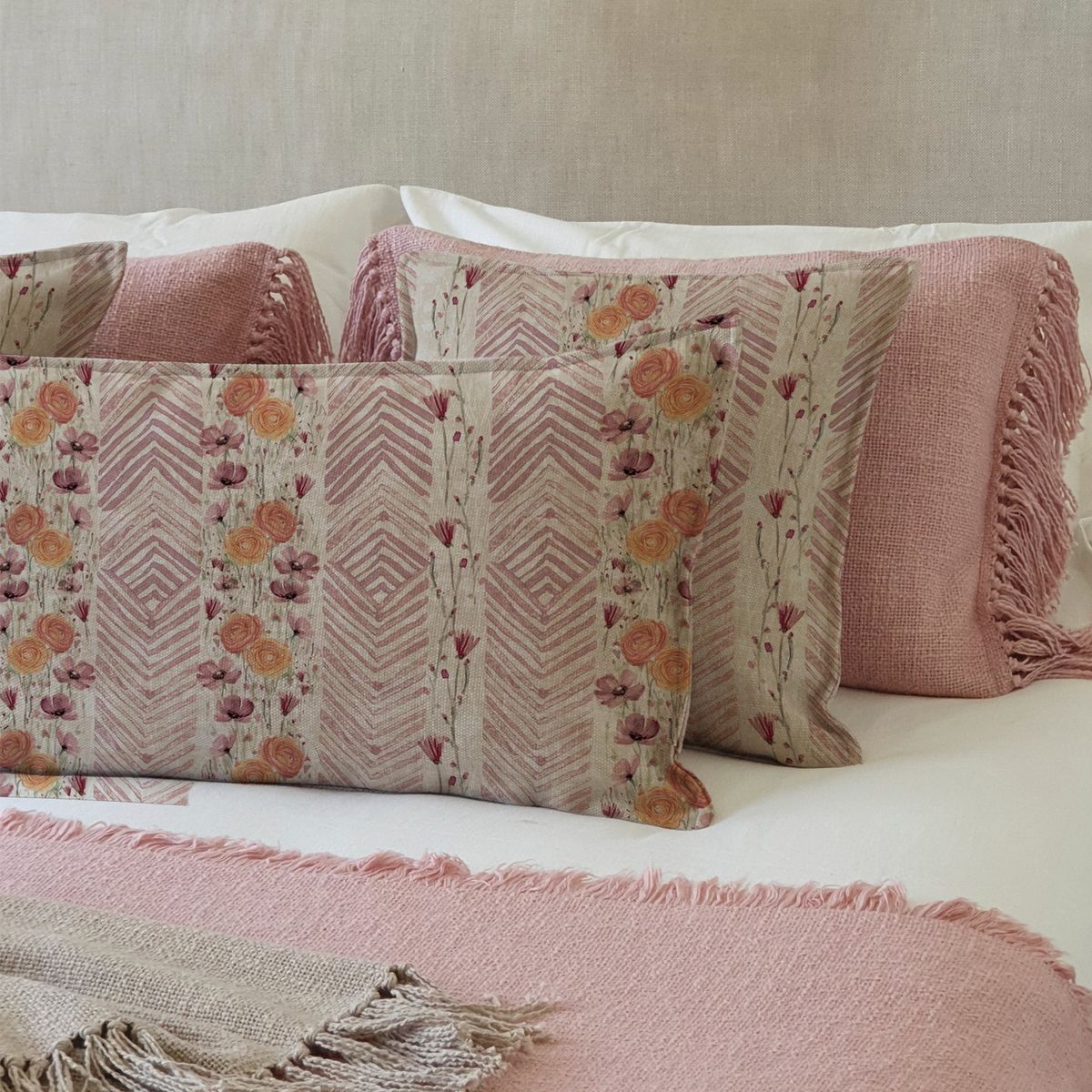 MARGARITA SCHEEL BY CASA ALVARINHO - COJÍN MARISA RANÚNCULOS XL