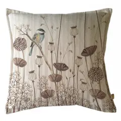 MARGARITA SCHEEL BY CASA ALVARINHO - FUNDA COJÍN MARISA CHIKADEE Y PALITOS DE AMAPOLA 45X45