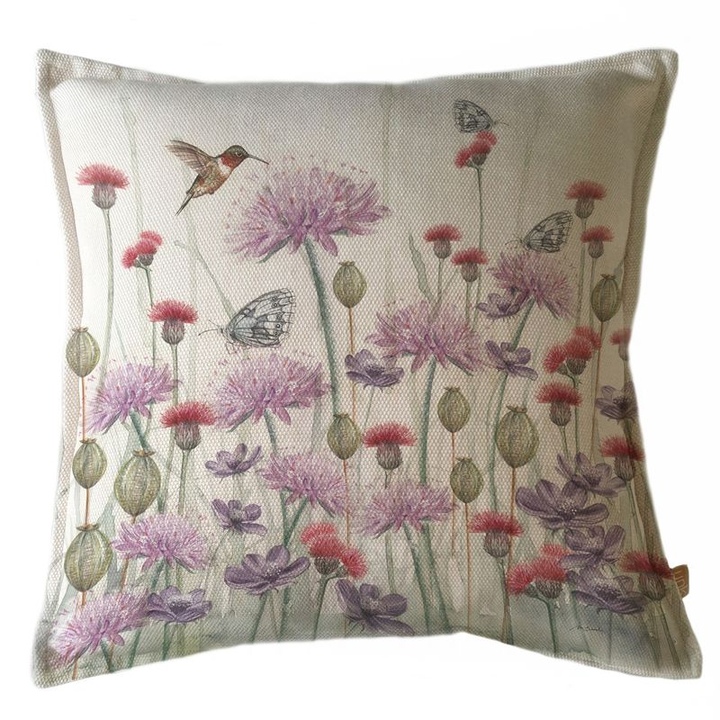 MARGARITA SCHEEL BY CASA ALVARINHO - FUNDA COJÍN MARISA JARDÍN SILVESTRE LILA Y ROJO 45X45