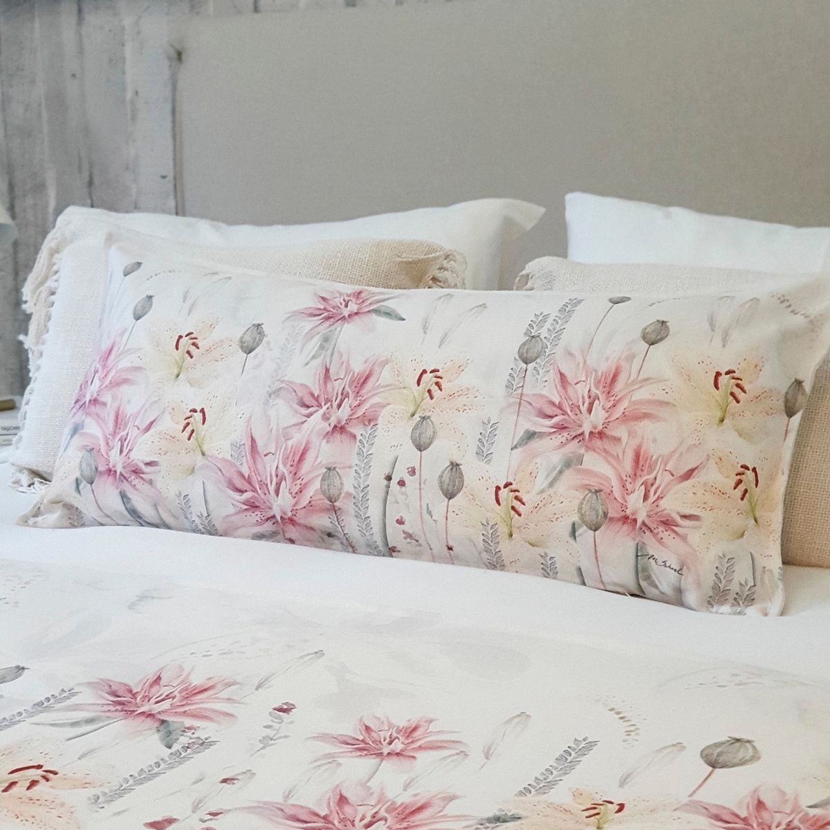 MARGARITA SCHEEL BY CASA ALVARINHO - COJÍN MARISA LILIUM XL