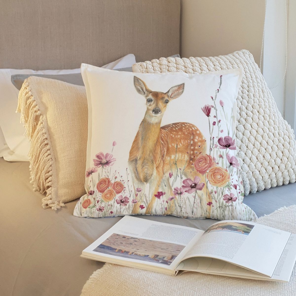 MARGARITA SCHEEL BY CASA ALVARINHO - FUNDA COJÍN ALGODÓN BAMBI FLORCITAS 45X45