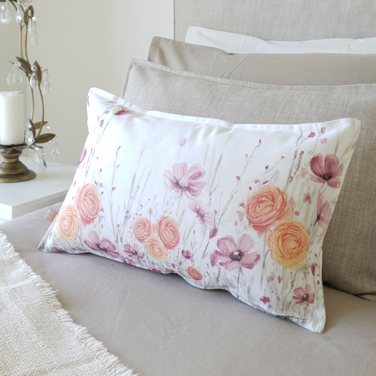 MARGARITA SCHEEL BY CASA ALVARINHO - FUNDA COJÍN ALGODÓN RANÚNCULOS 50X30