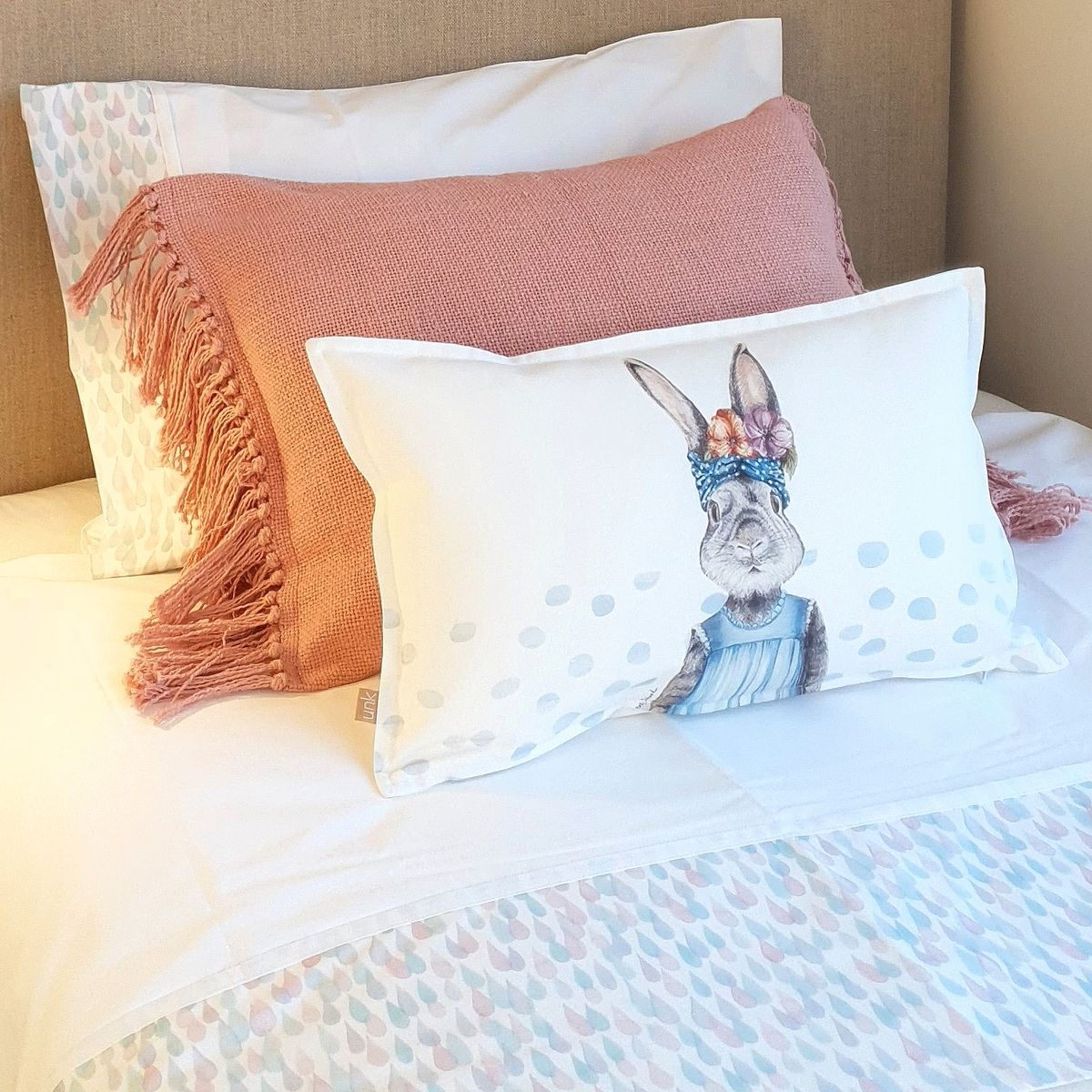 MARGARITA SCHEEL BY CASA ALVARINHO - FUNDA COJÍN ALGODÓN CONEJA FLORA 50X30