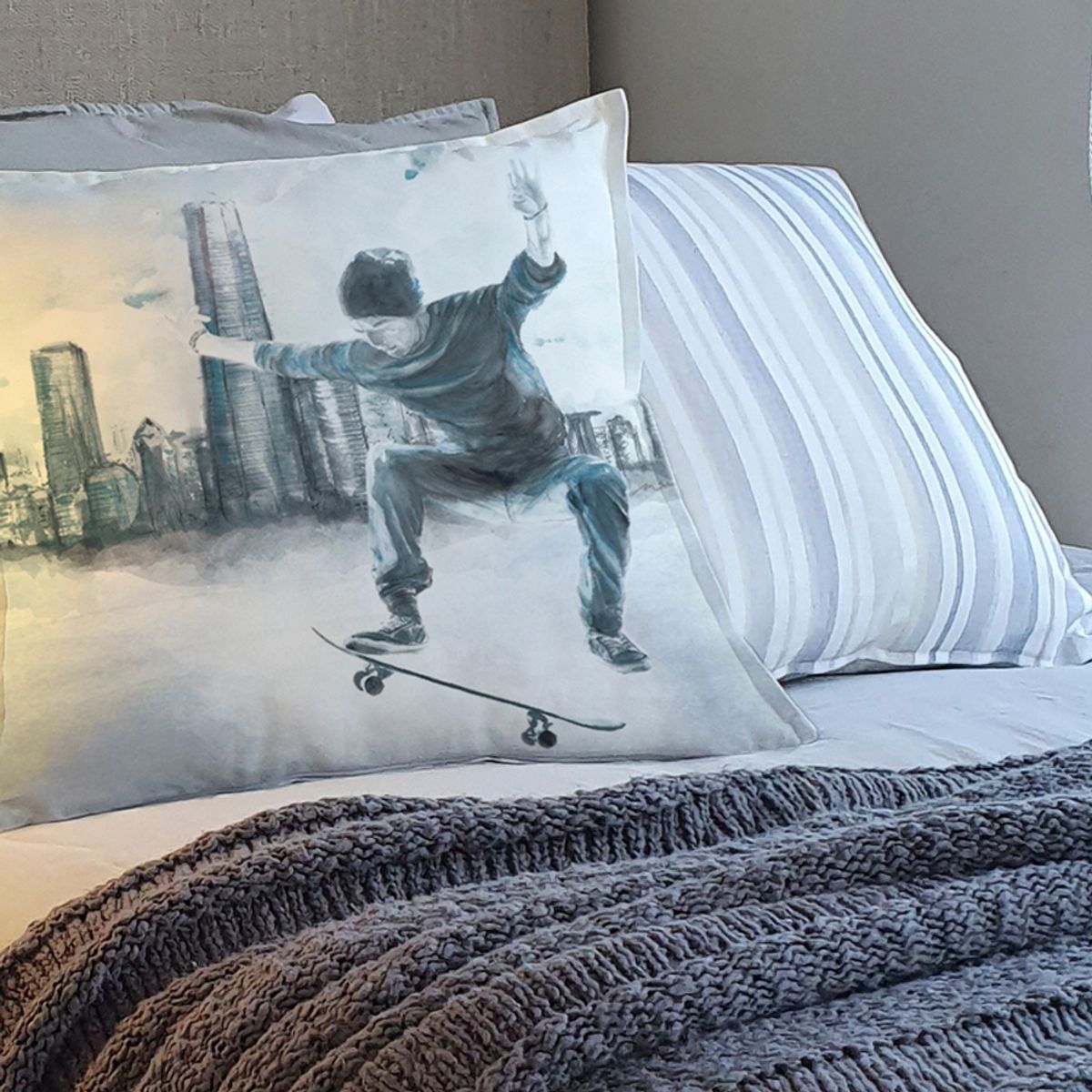 MARGARITA SCHEEL BY CASA ALVARINHO - FUNDA COJÍN ALGODÓN SKATER 45X45…