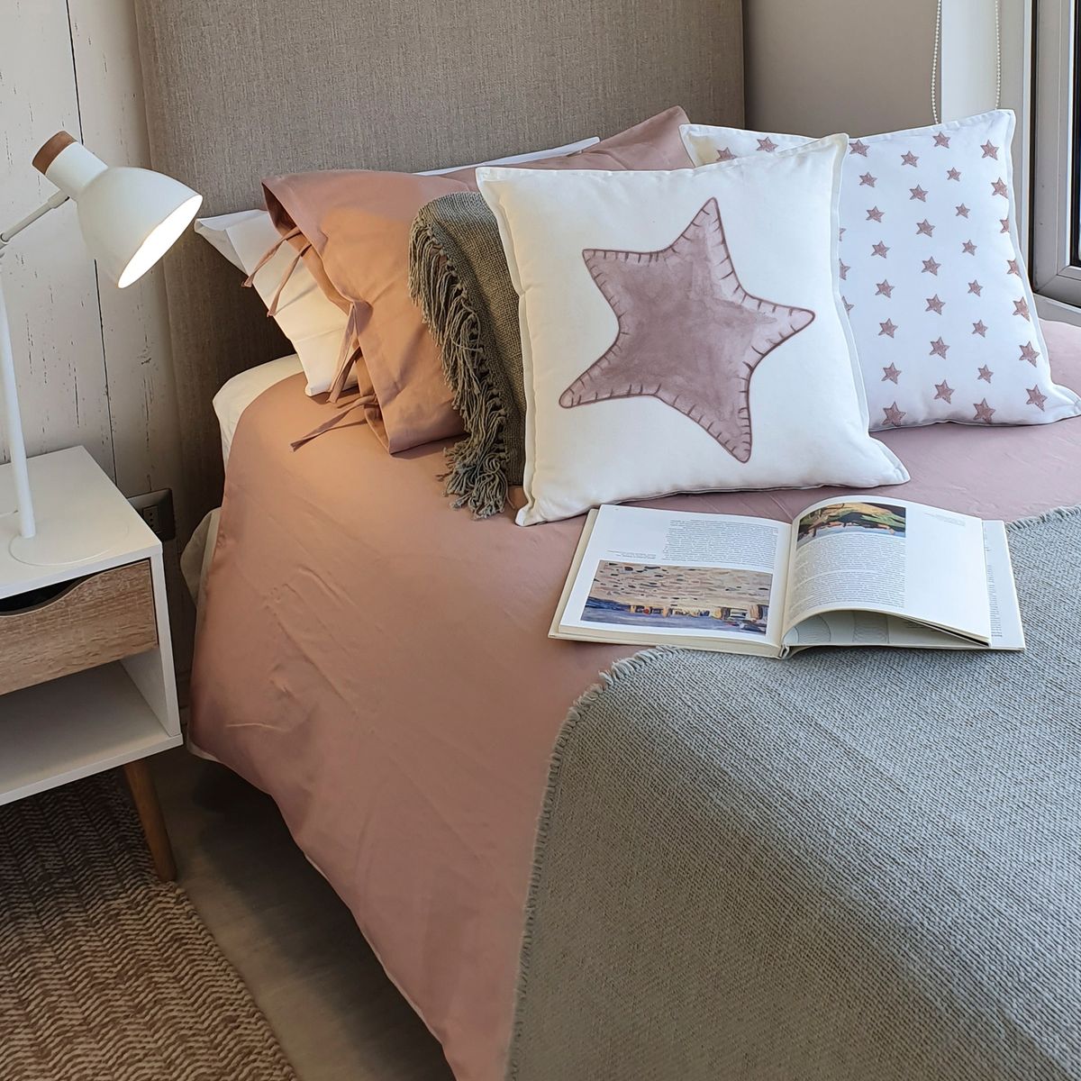 MARGARITA SCHEEL BY CASA ALVARINHO - FUNDA COJÍN ALGODÓN ESTRELLA SOLITARIA ROSA 45X45…