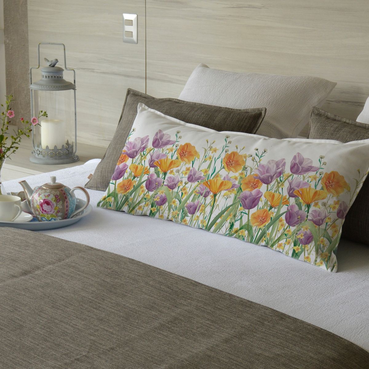 MARGARITA SCHEEL BY CASA ALVARINHO - COJÍN ALGODÓN JARDÍN DE FLORES TULIPÁN LILA XL