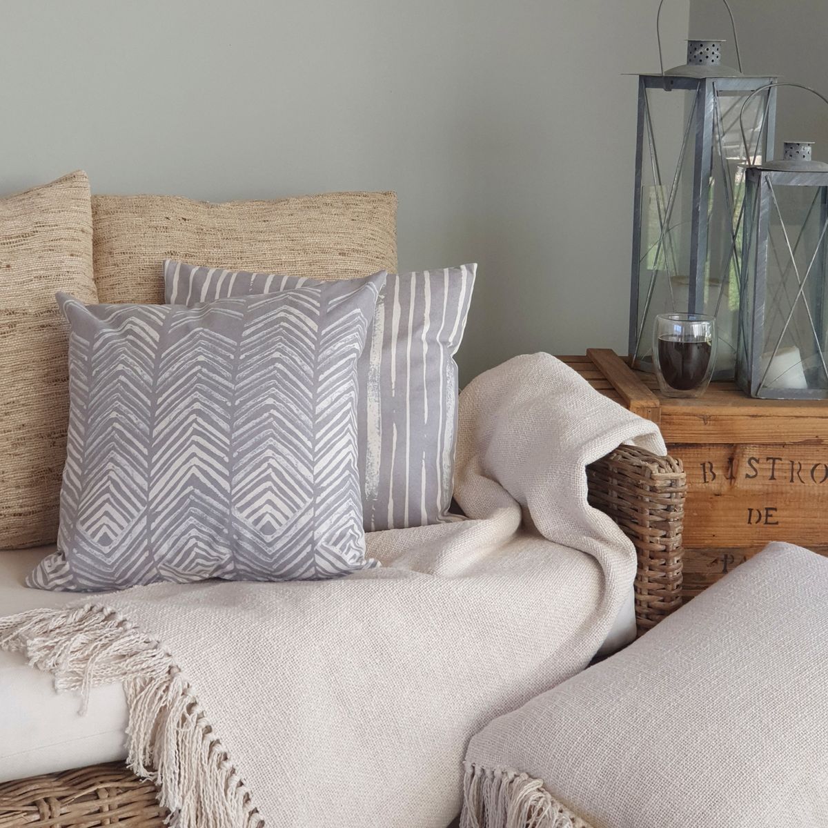 MARGARITA SCHEEL BY CASA ALVARINHO - FUNDA COJÍN GAMUZA ESPIGAS GRISES 45X45