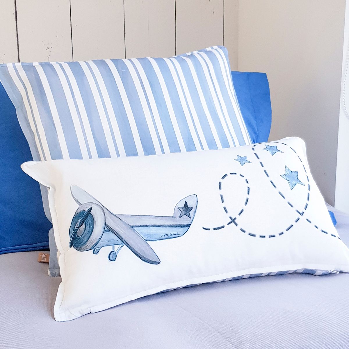 MARGARITA SCHEEL BY CASA ALVARINHO - FUNDA COJÍN ALGODÓN AVIÓN AZUL 50X30