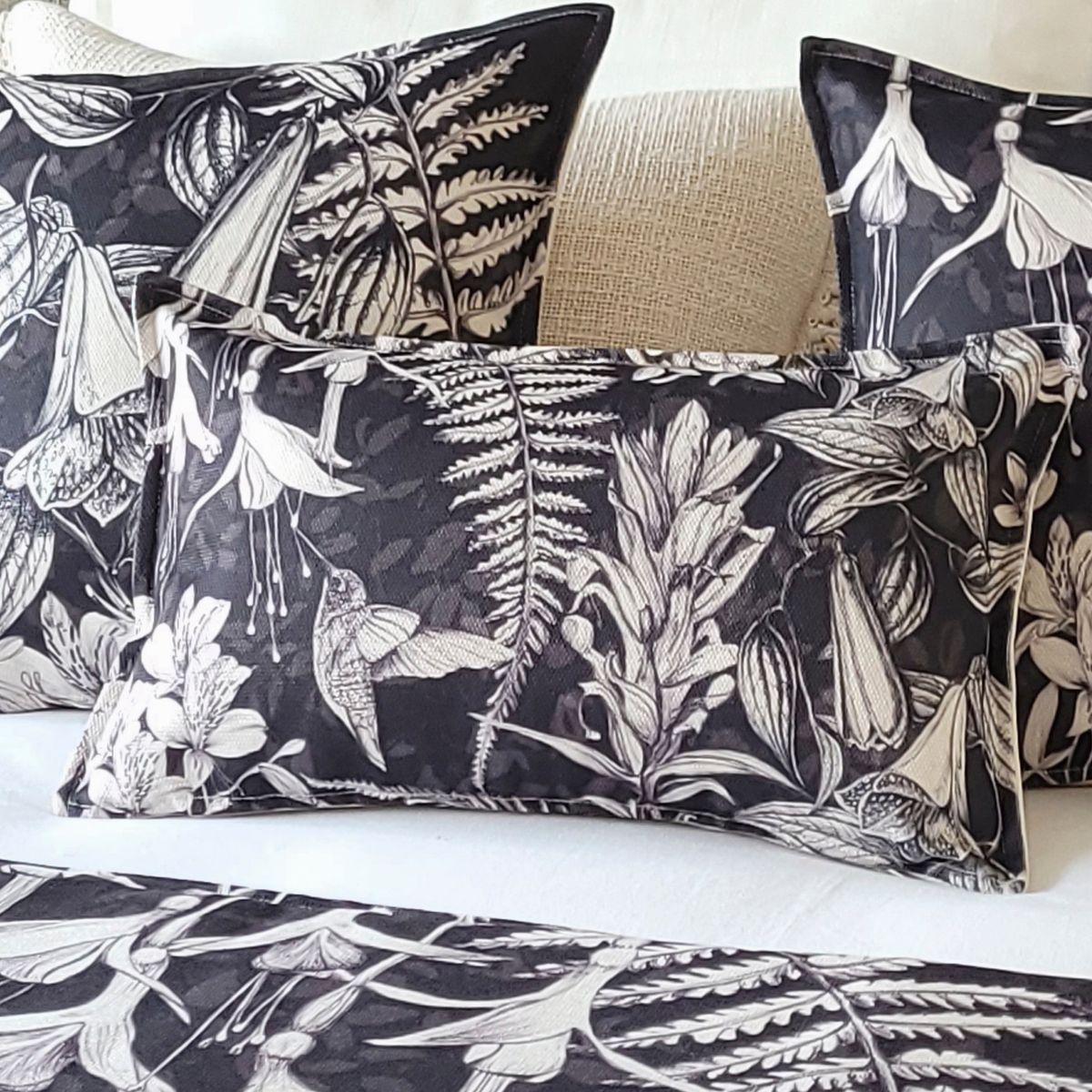 MARGARITA SCHEEL BY CASA ALVARINHO - FUNDA COJÍN MARISA FLORA NATIVA 50X30