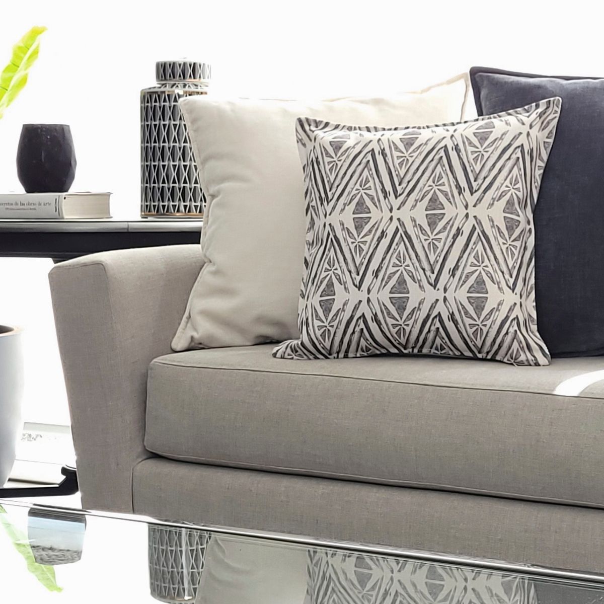 MARGARITA SCHEEL BY CASA ALVARINHO - FUNDA COJÍN MARISA ROMBOS TRIBALES 45X45.