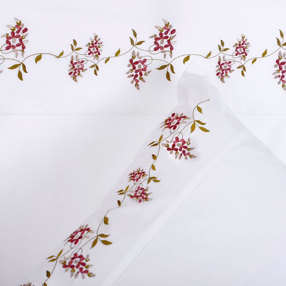 NINA HERRERA - Sábana Bordada Enredadera Rojo 220 Hilos King