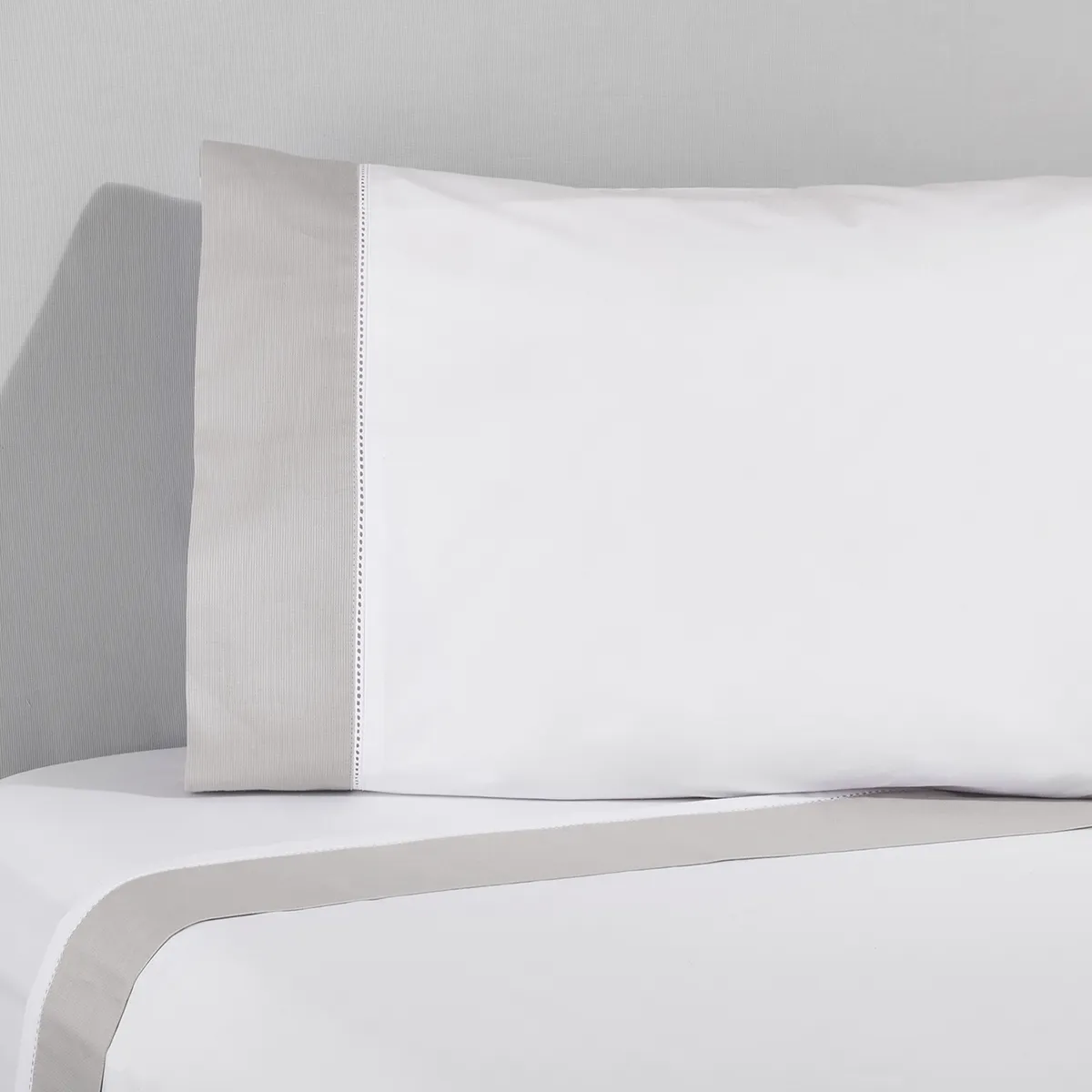 NINA HERRERA - Sábana Lisa Piqué Gris 220 Hilos Super King