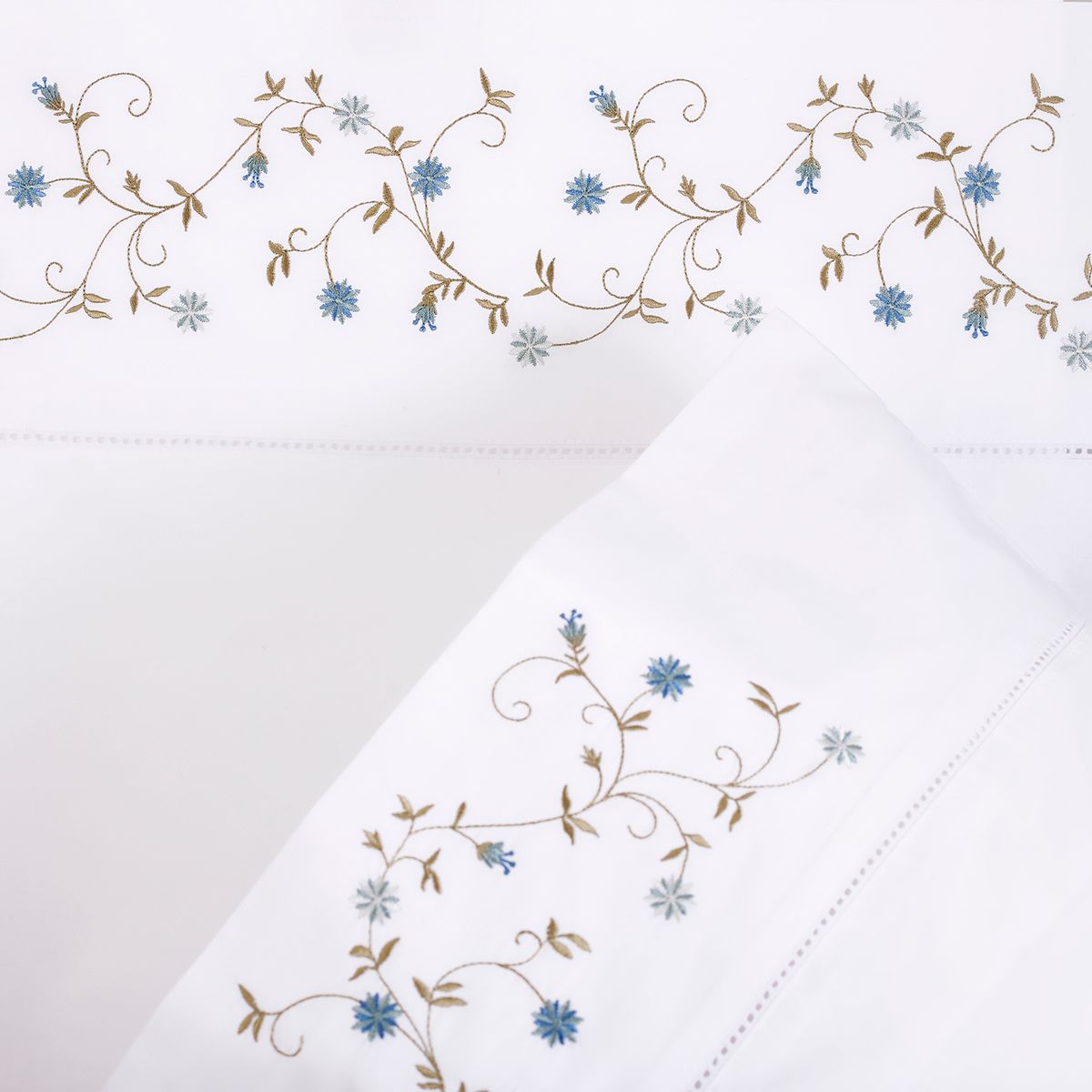 NINA HERRERA - Sábana Bordada Florencia Azul 220 Hilos King