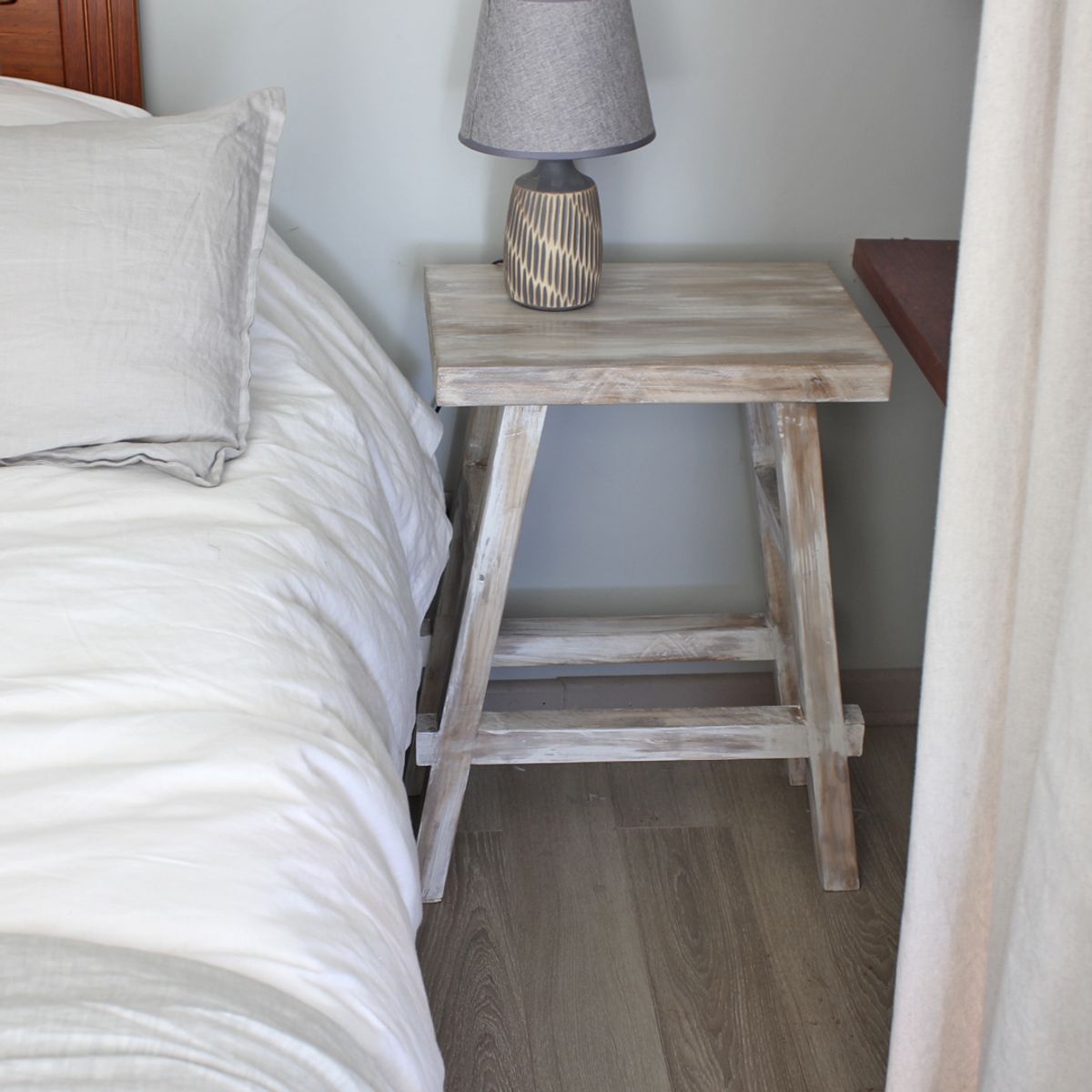 GENERICO - Mesa lateral o de velador