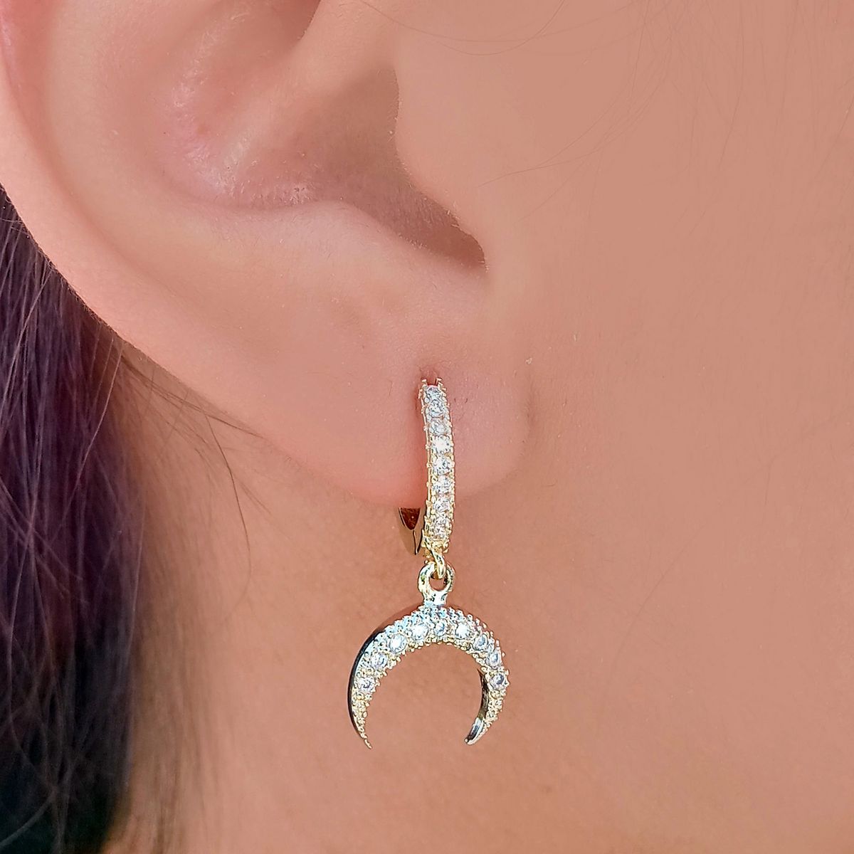 COGGIOLA - Aros Argolla Luna Invertida Circón Enchapado Oro 18K