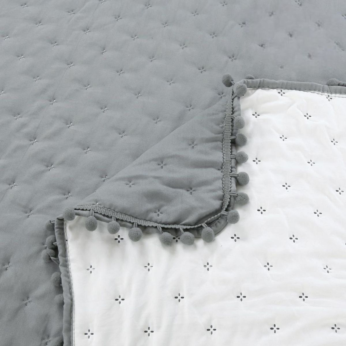 GENERICO - Cubrecama de Algodon 2 plazas Gris pompon.