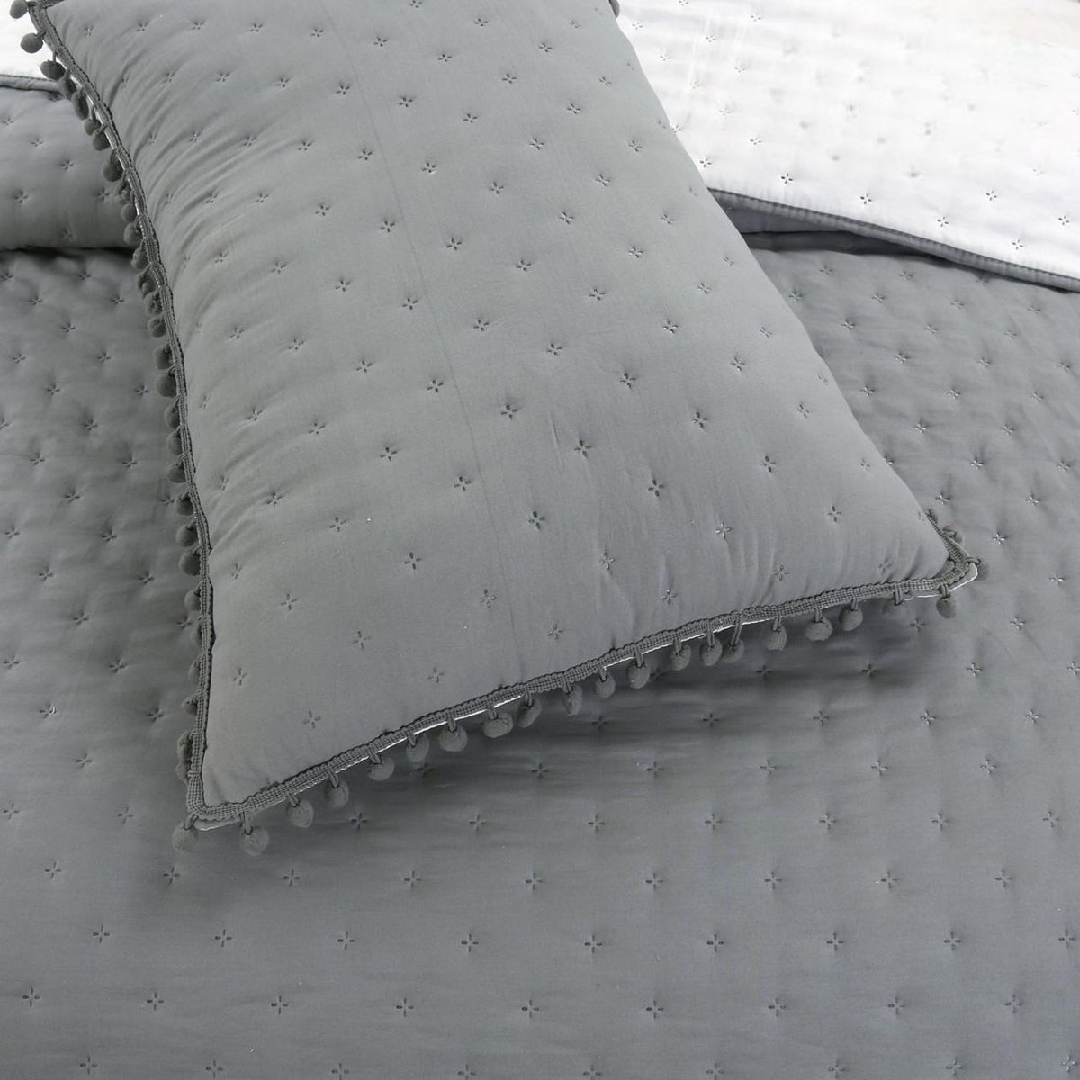 GENERICO - Cubrecama de Algodon 2 plazas Gris pompon.