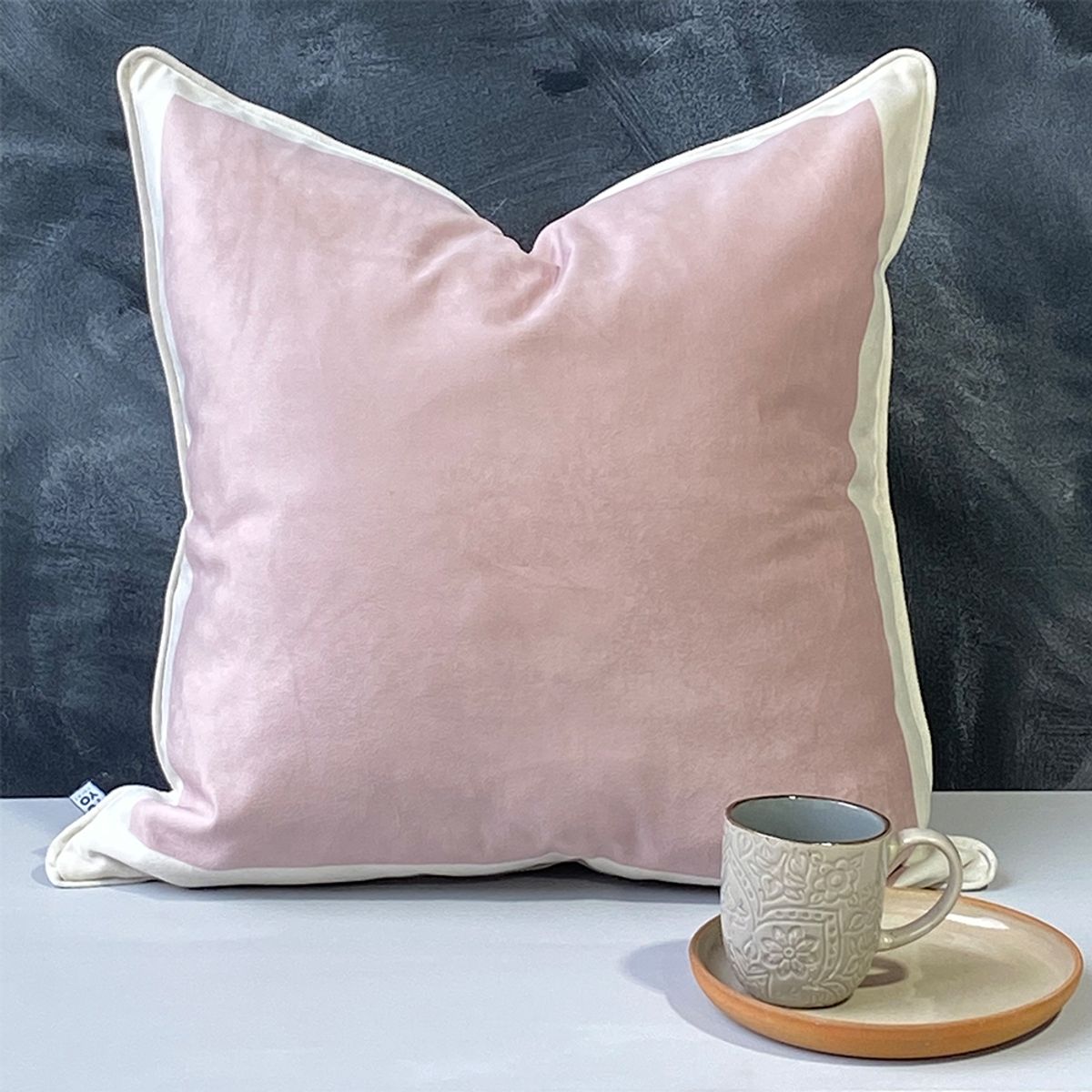 TUYO PRINT - Cojín Rosa 5035 - 60x60 -Tuyo Print.