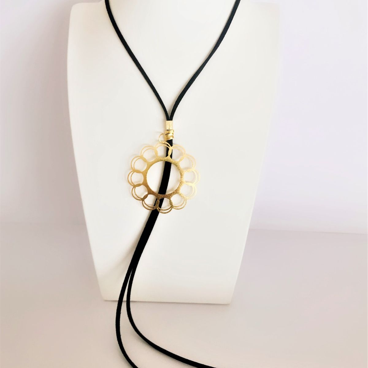 GAB JOYAS - COLLAR GAMUZA NEGRA COLGANTE MARAVILLA BAÑO ORO AMARILLO