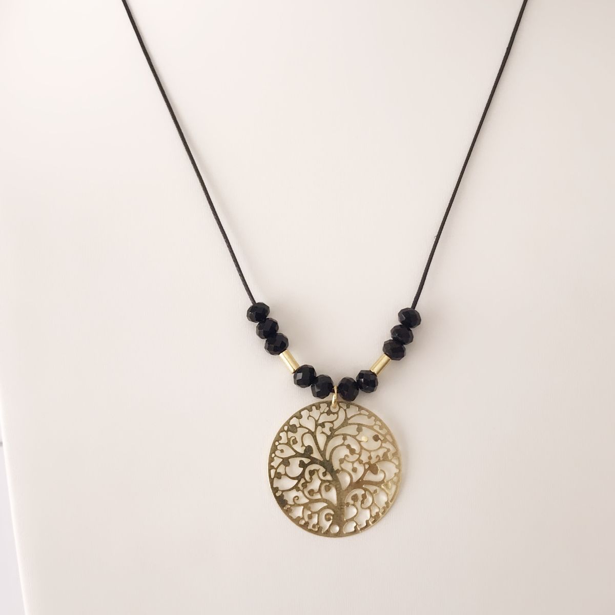 GAB JOYAS - COLLAR HILO SEDA CRISTALES ONIX ACCE. BAÑO ORO AMARILLO