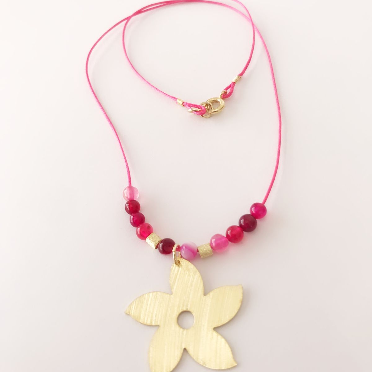 GAB JOYAS - COLLAR HILO SEDA PIEDRAS NATURALES  ACCE. BAÑO ORO AMARILLO