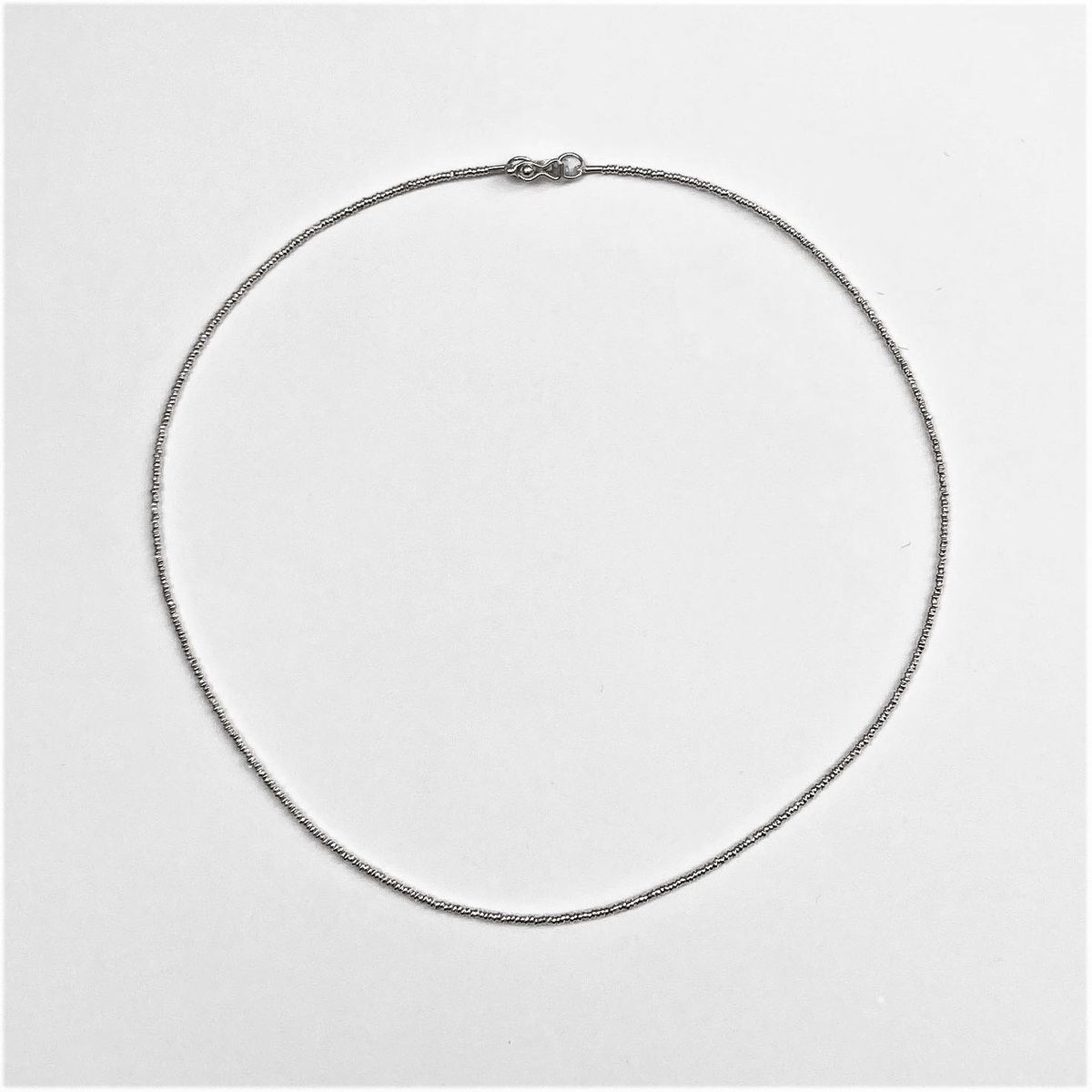 AMKALE - Collar Mostacilla de Plata 40 cm.