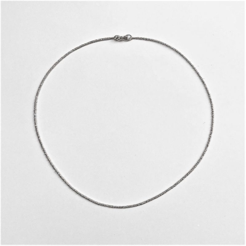 AMKALE - Collar Mostacilla de Plata 40 cm.