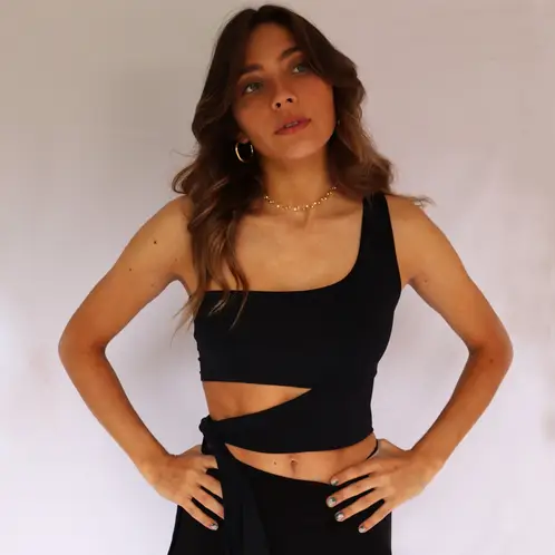 SIETE MARES - Top Asimetrico Azzu Negro