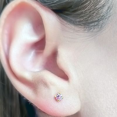 Imagen 2 del producto Aros Bebé Circón Rosado Enchapado Oro 18K