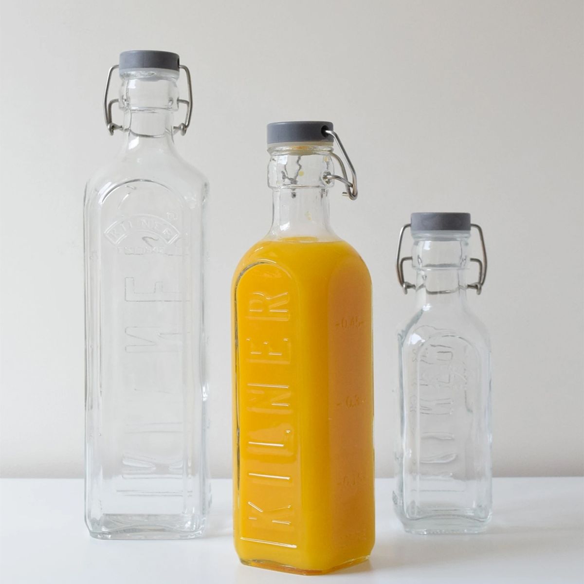 KILNER - Botella Tapa Gris Con Cierre Clip 06Lt