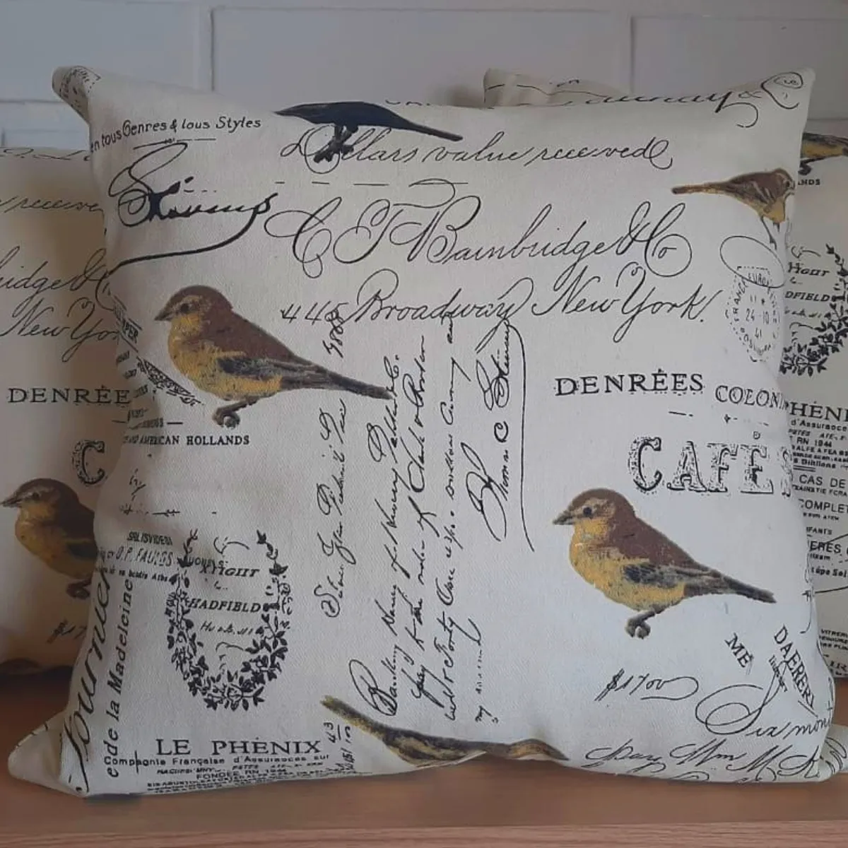 ELIZABETH PEPER - FUNDA COJIN DECORATIVO DISEÑO AVES CREMA Y CAFE 45X45.