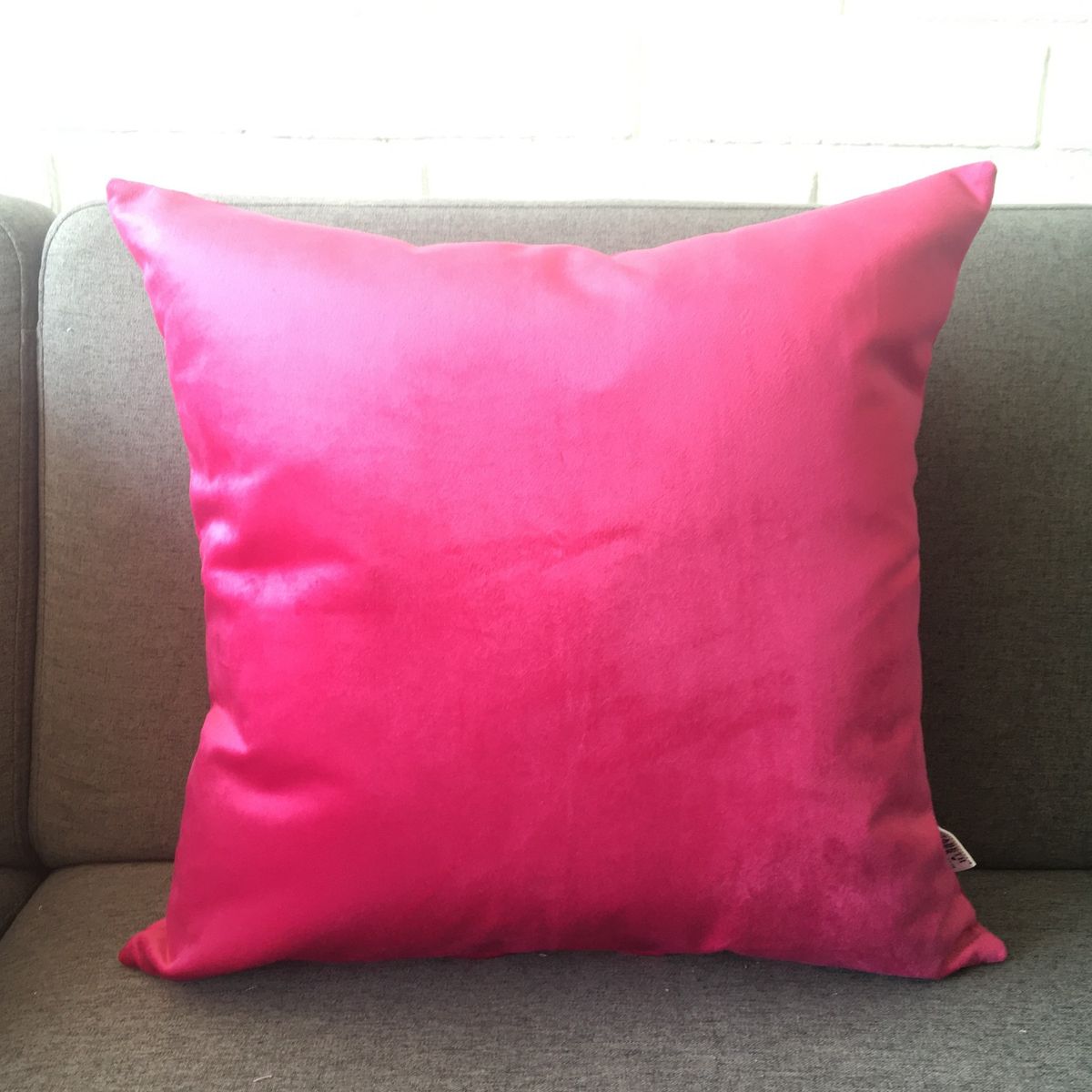 ELIZABETH PEPER - FUNDA COJIN DECORATIVO DISEÑO SUAVE ROSA FUCSIA 45X45.