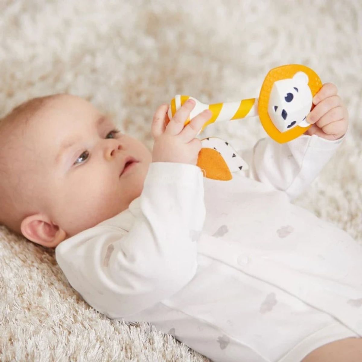 TINY LOVE - Mordedor TINY LOVE Leonardo El León