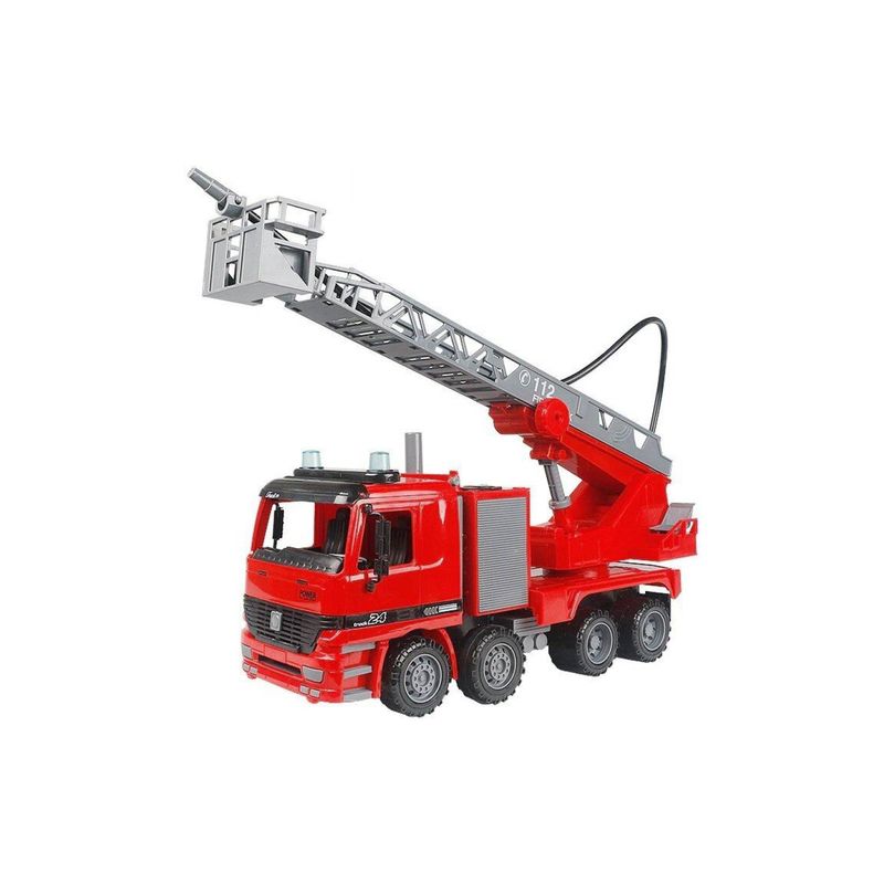 GENERICO - Camion de bomberos lanza agua