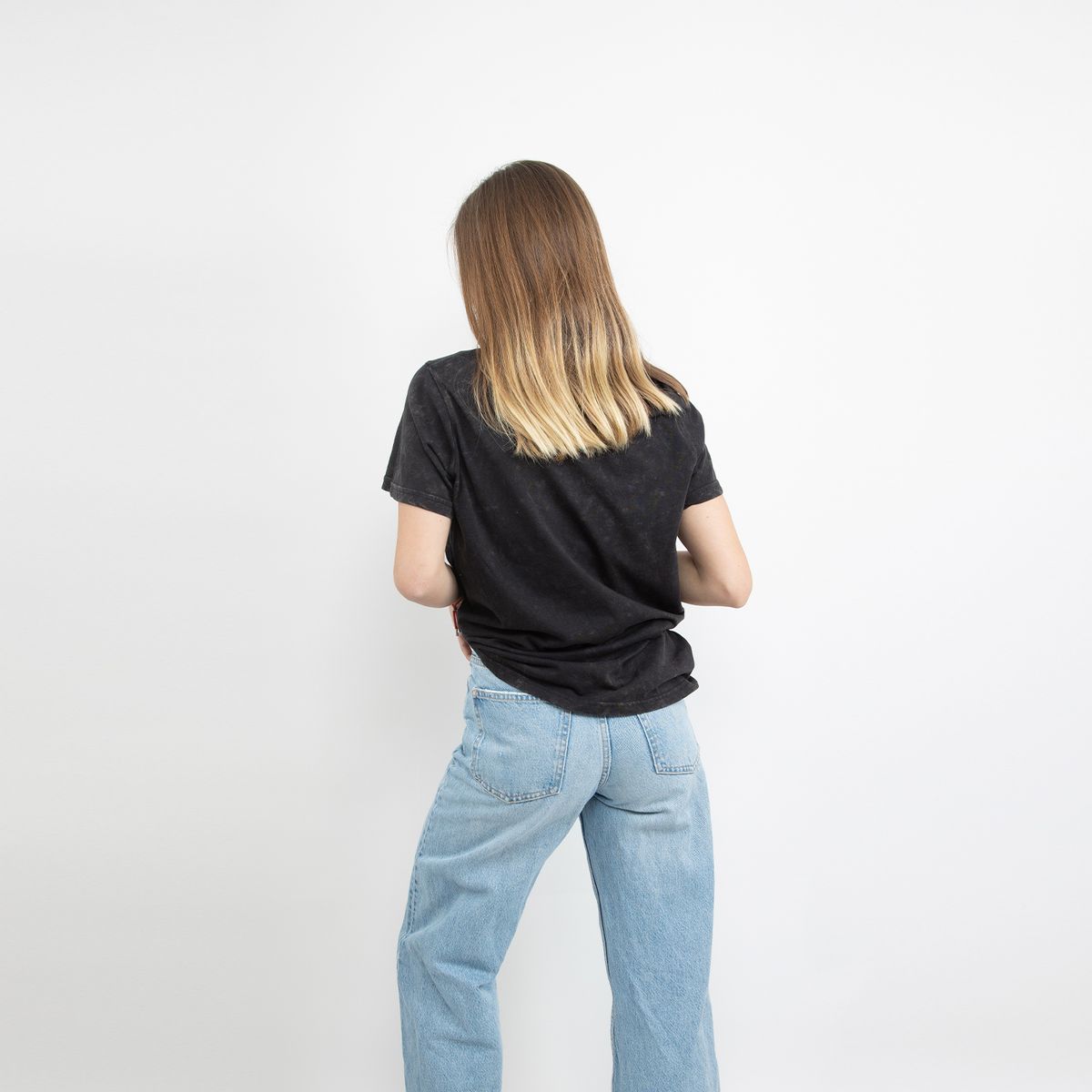 DISNEY - Polera Mujer Rey Leon Patas Cruzadas Negro Disney