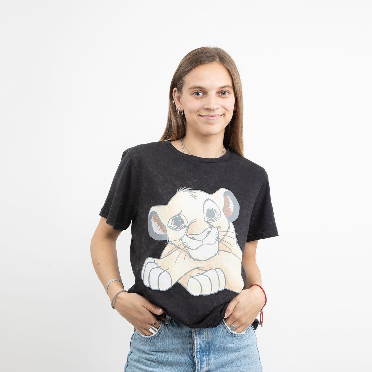 DISNEY - Polera Mujer Rey Leon Patas Cruzadas Negro Disney