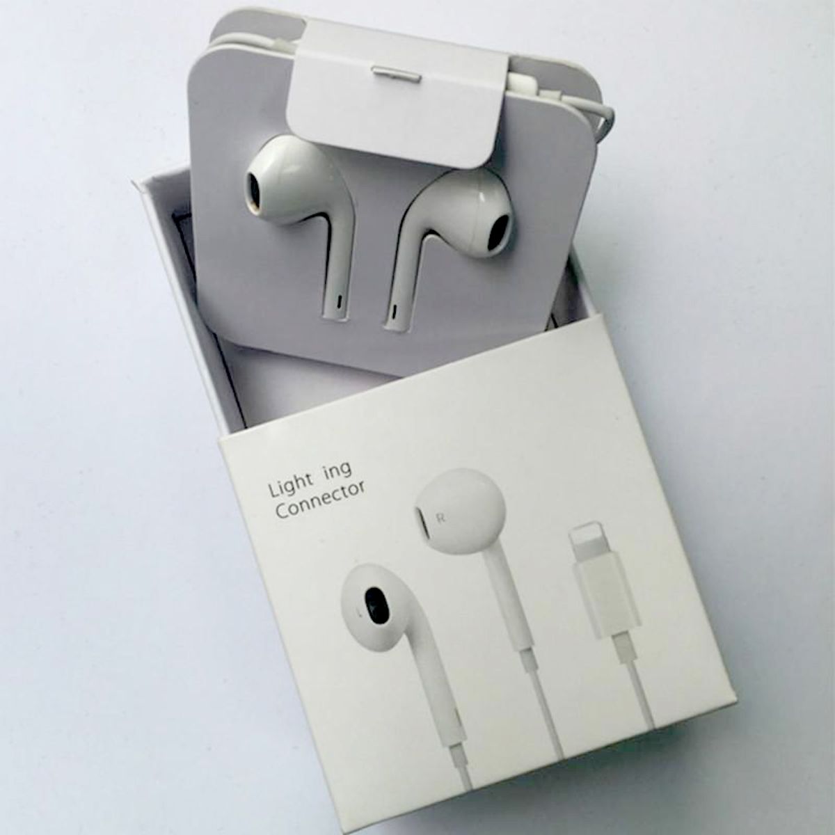 GENERICO - Audífonos Earphones Para iPhone i Ipad Conexión Lightning Manos Libres Multifunción